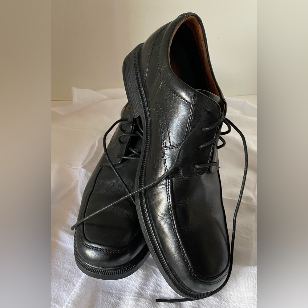 ROCKPORT Men's 11XW Leather Lightweight Shock Absorbing Casual Dress Shoe Vibram